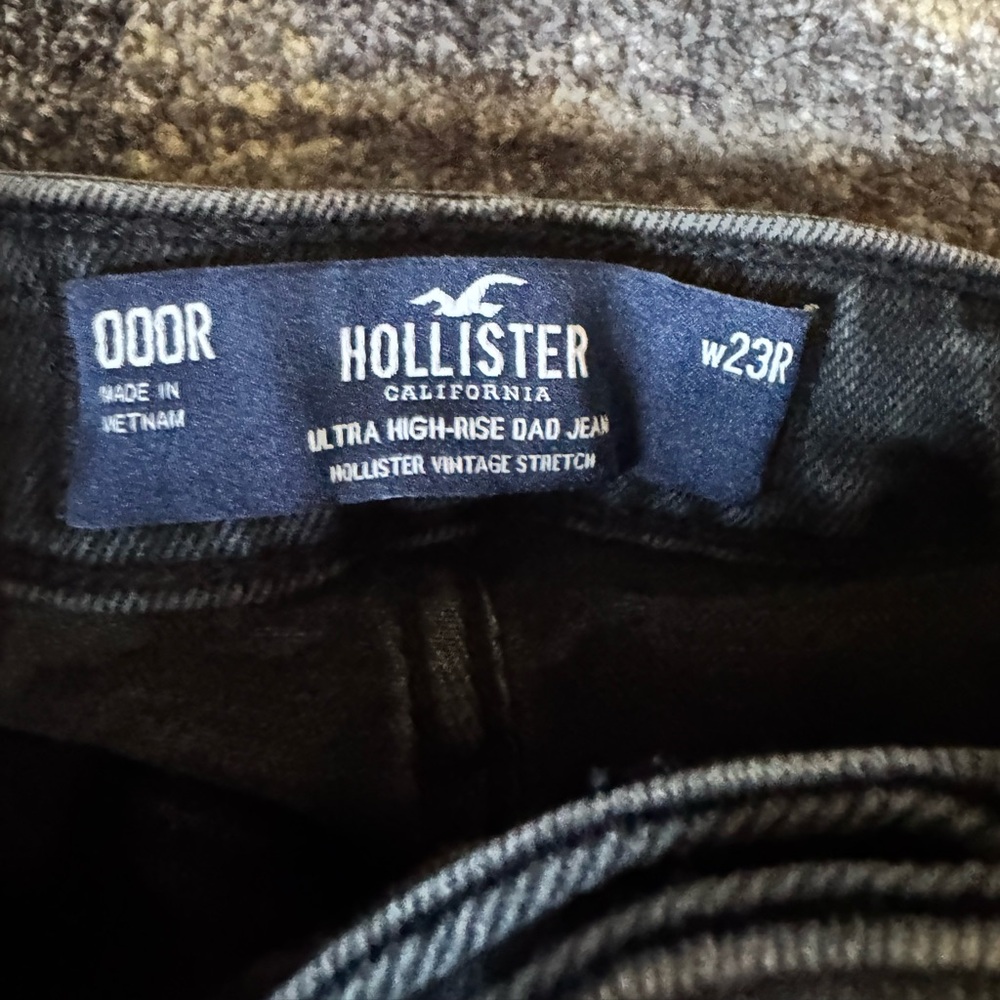 Hollister High-Waisted Black Jeans with Butterfly Print - Picture 5 of 12